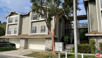 923 Lotus Cir in San Dimas, CA - Building Photo