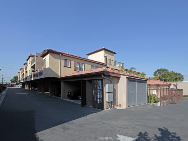 12632 Dale St in Garden Grove, CA - Foto de edificio - Building Photo