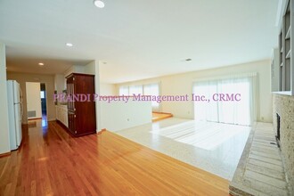 880 Tamarack Dr in San Rafael, CA - Foto de edificio - Building Photo
