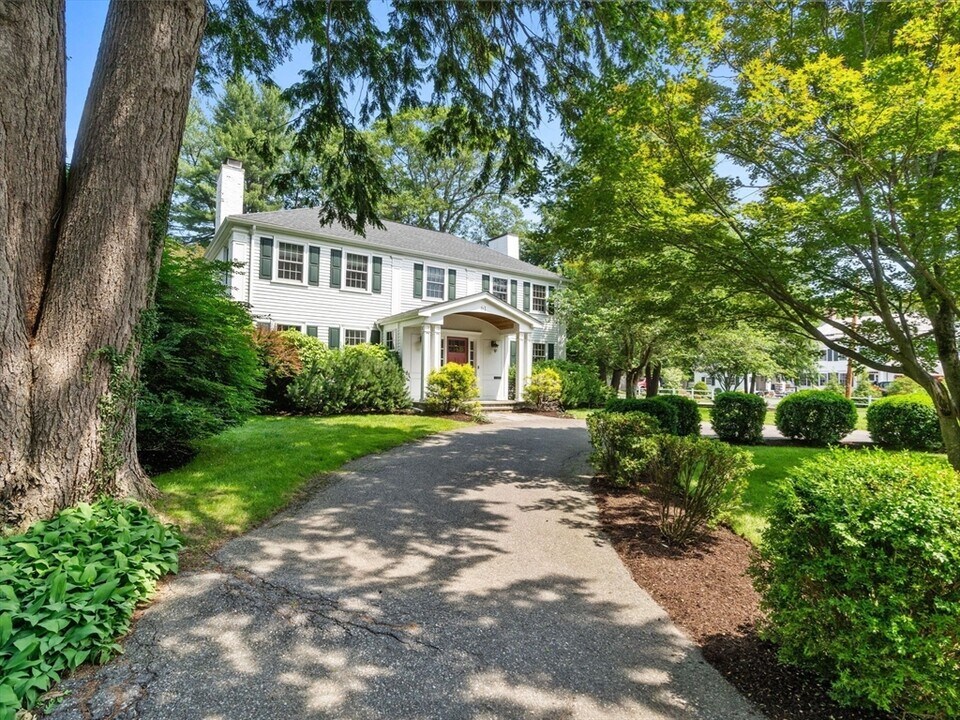 61 Hundreds in Wellesley, MA - Building Photo