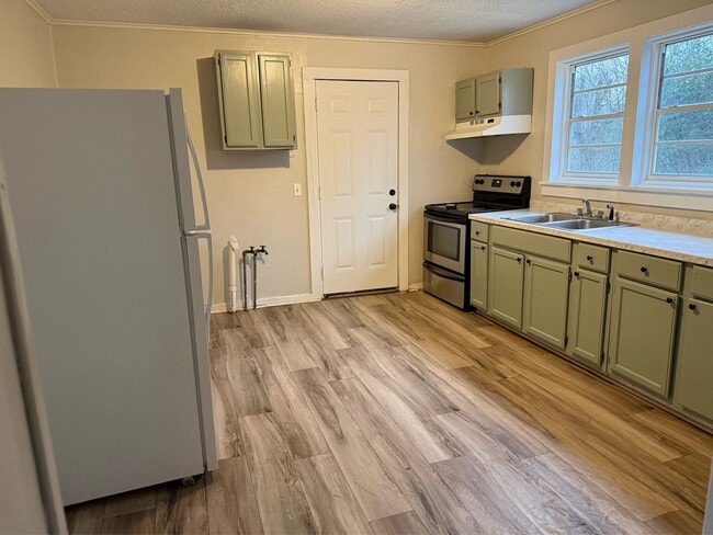 135 W 10th St in Pontotoc, MS - Building Photo - Building Photo