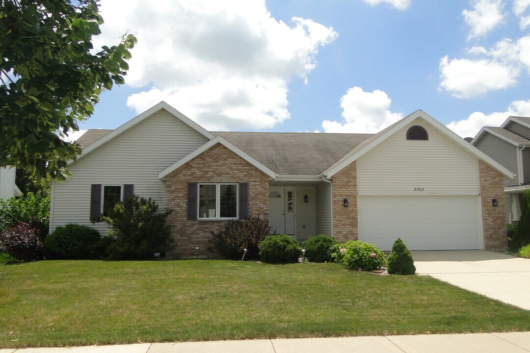 8305 Dolomite Ln in Madison, WI - Building Photo