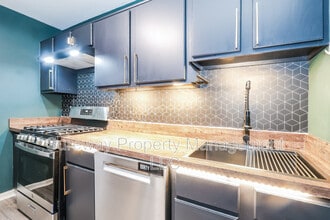 94 Teal Ct in East Windsor, NJ - Building Photo - Building Photo