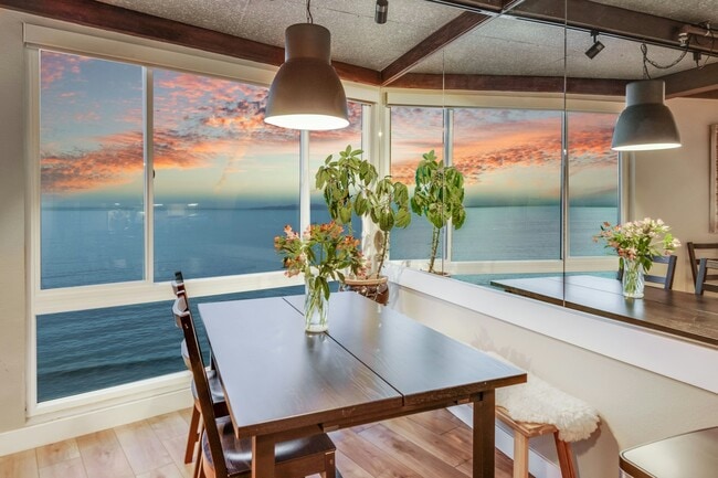 565 Esplanade in Redondo Beach, CA - Foto de edificio - Building Photo