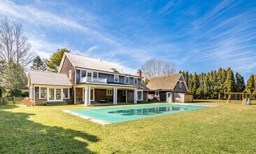 3 Lynda Ct in East Hampton, NY - Building Photo - Building Photo