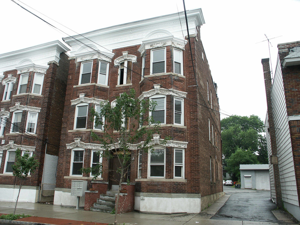 80 Pine St in Montclair, NJ - Building Photo