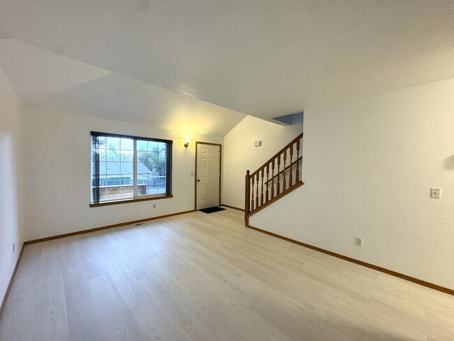 4534 SW Pasadena St in Portland, OR - Building Photo - Building Photo