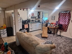 909 S Front St, Unit 2 in Mankato, MN - Building Photo - Building Photo