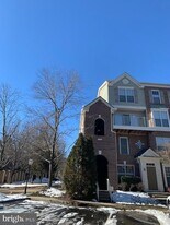 4120 Vanderbilt Ct in Fairfax, VA - Building Photo