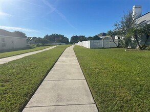 2746 Heron's Landing Dr in Kissimmee, FL - Building Photo - Building Photo
