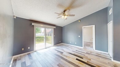 2476 Spring Vale Rd in Jacksonville, FL - Building Photo - Building Photo