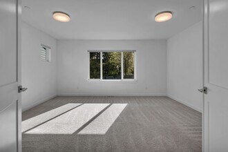 7872 198th Ave Pl E in Bonney Lake, WA - Building Photo - Building Photo