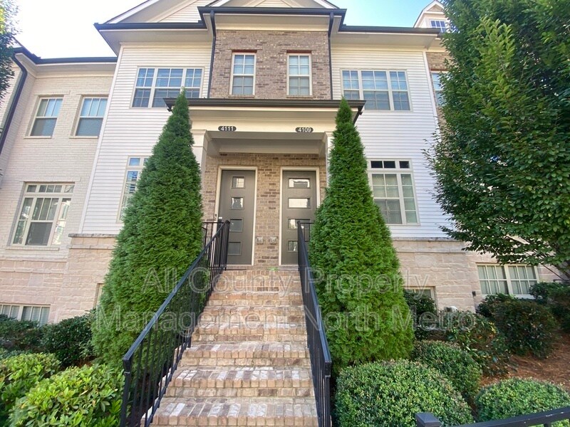 4109 Township Pkwy in Sandy Springs, GA - Foto de edificio