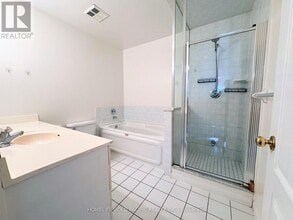 28 Sommerset Way in Toronto, ON - Building Photo - Building Photo