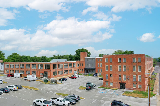 Shoe Factory Lofts in Washington, MO - Foto de edificio - Primary Photo