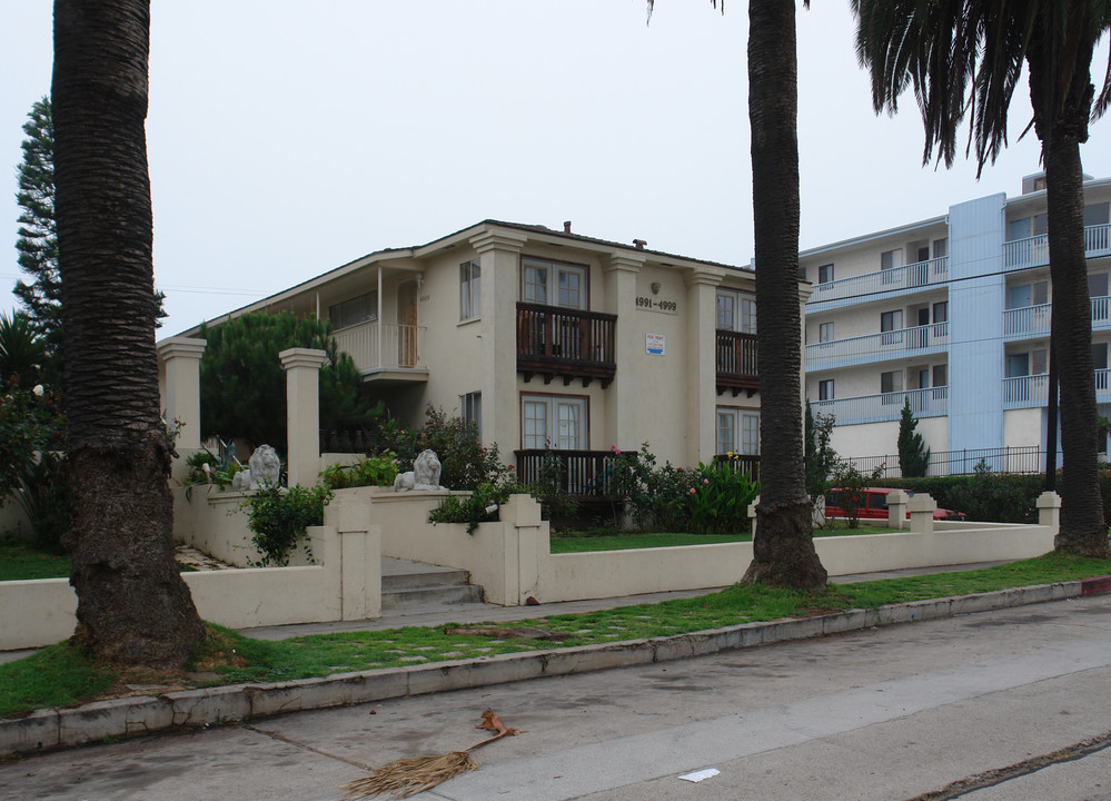 4991-4999 Santa Cruz Ave in San Diego, CA - Building Photo