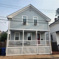 14 Lucas Ave in Newport, RI - Building Photo