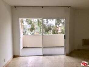 3949 Los Feliz Blvd in Los Angeles, CA - Foto de edificio - Building Photo