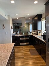 7010 Dennison St in San Diego, CA - Foto de edificio - Building Photo