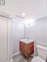 376 Rhodes Ave in Toronto, ON - Building Photo - Building Photo