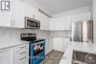 1006 Ballyhale Hts in Ottawa, ON - Building Photo - Building Photo