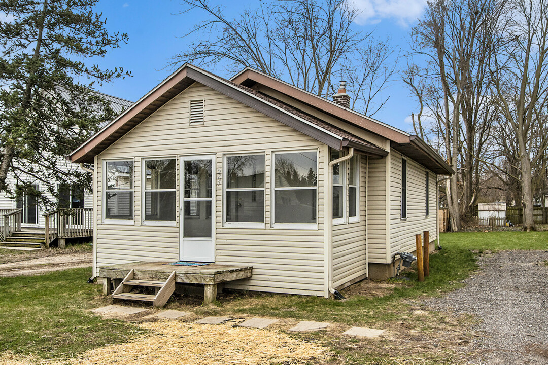 527 Idaho Ave in Portage, MI - Building Photo