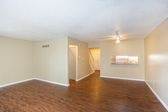 Covington Place Apartments in St. Louis, MO - Building Photo - Interior Photo