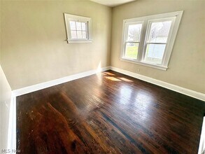 245 Oakdale Ave in Akron, OH - Building Photo - Building Photo