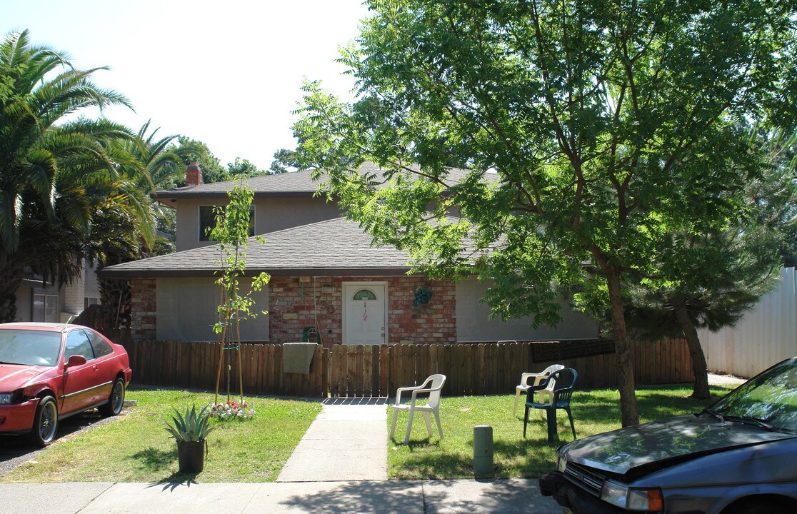 5730 Blachly Way in Sacramento, CA - Foto de edificio