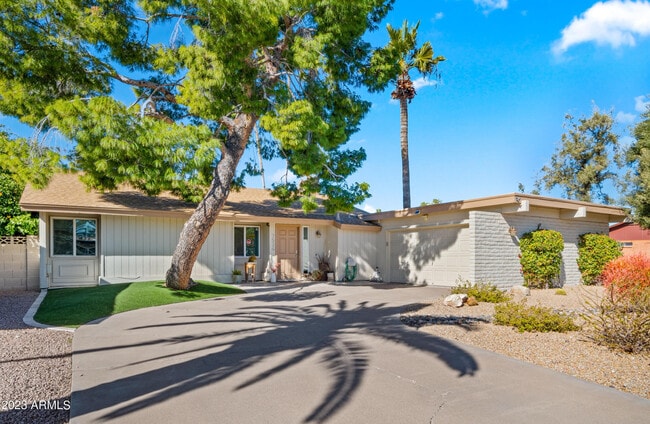 7526 N Vía De La Campana in Scottsdale, AZ - Building Photo - Building Photo