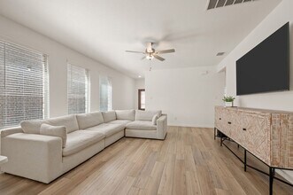 1216 W Yarrow Ave in Justin, TX - Building Photo - Building Photo