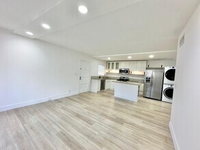 1271 NW 13th St in Boca Raton, FL - Building Photo - Building Photo