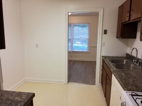 2800 Carriage Dr in Winston-Salem, NC - Building Photo - Building Photo