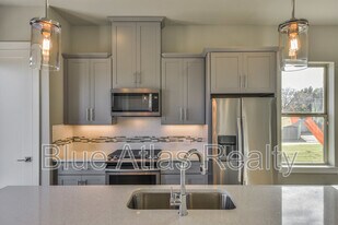 736 N Plano Rd in Richardson, TX - Building Photo