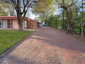 400 Minorca Ave, Unit 1 in Coral Gables, FL - Foto de edificio - Building Photo