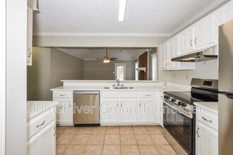 2216 Lake Springs Ln in Memphis, TN - Building Photo - Building Photo