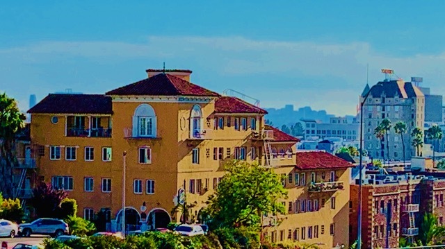 Chateau Alto Nido Apartments in Los Angeles, CA - Foto de edificio