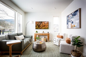 168 Garfield St in Ashland, OR - Foto de edificio - Building Photo