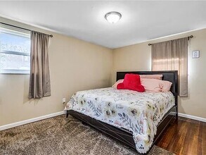 353 Crescent Gardens Dr in Pittsburgh, PA - Building Photo - Building Photo