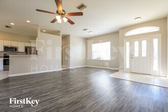 2474 Saybrook Ave in North Port, FL - Foto de edificio - Building Photo