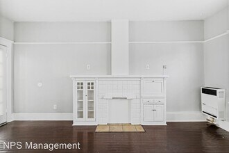 1049 E 5th St in Long Beach, CA - Building Photo - Building Photo