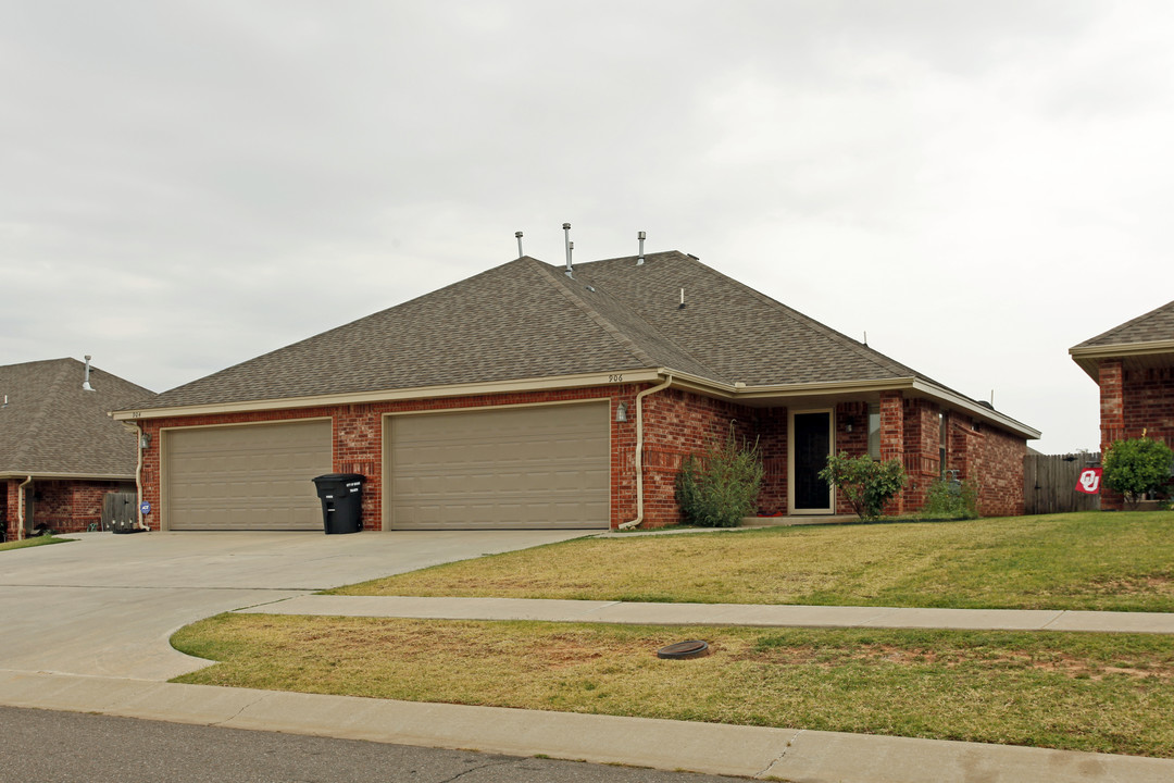 900-926 SW 37th St in Moore, OK - Building Photo