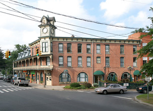 526 Main St in New Hartford, CT - Building Photo - Building Photo