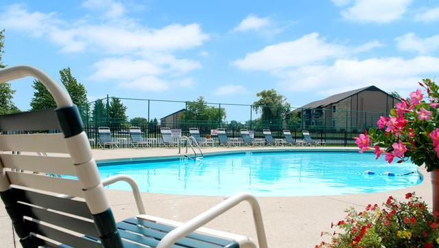 Stone Pointe Village in Fort Wayne, IN - Building Photo
