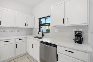816 NW 3rd Ter in Pompano Beach, FL - Building Photo