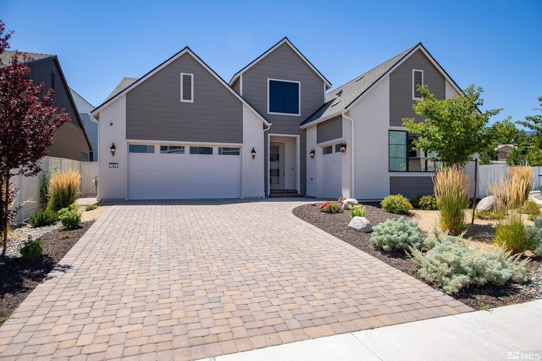 724 W Pleasant Oak Trl in Reno, NV - Building Photo