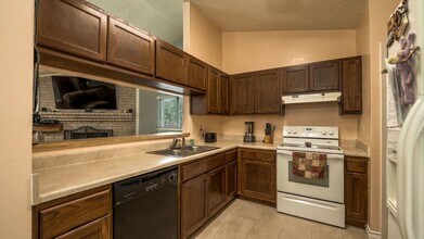 5718 Champions Hill Dr in San Antonio, TX - Building Photo - Building Photo