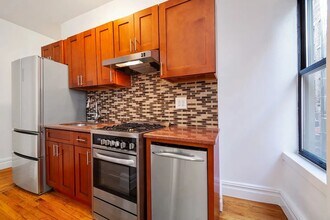 164 Waverly Pl in New York, NY - Building Photo - Building Photo