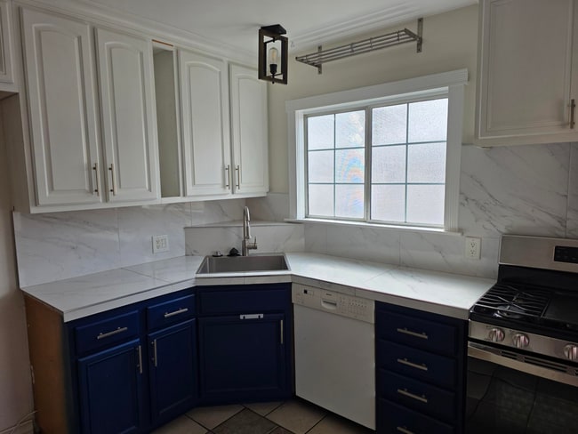 509 S Catalina Ave, Unit A in Redondo Beach, CA - Building Photo - Building Photo