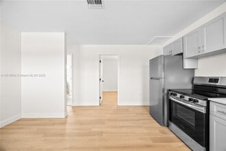 10523 SW 184th St in Miami, FL - Building Photo - Building Photo